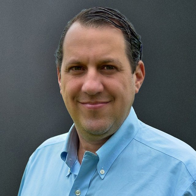 Daren Levitt, Sales Associate